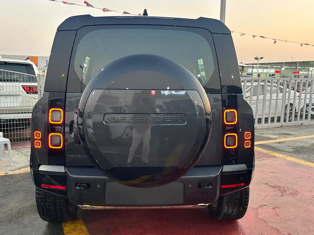 Land Rover Defender 2026