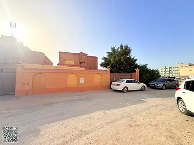 فيلا المويهات 3 خمس غرفه مجلس وصالة مساحة واسعه جدا قريب من طريق محمد بن زايد