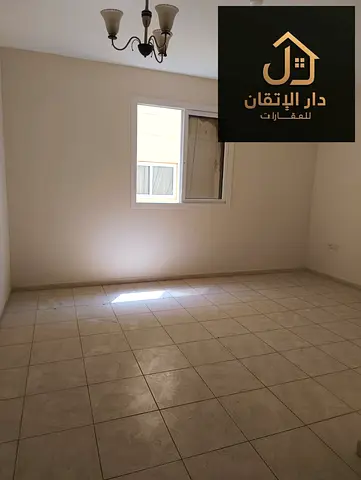 فرصة ذهبية للإيجار شقة غرفتين وصاله منطقه المجرة يوجد تكيف مركزي سعر ممتاز