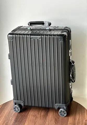 Rimowa Classic cabin suitcase in black