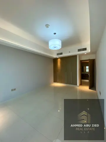اجمل واشيك غرفة وصالة راشدية 1 بأبراج غلفا، ماستر، 2 حمام، غرفة غسيل، بلكون، جيم ومسبح وحديقة مع باركن. الإيجار 43 ألف سنويًا و4 دفعات، تأمين شيك.
