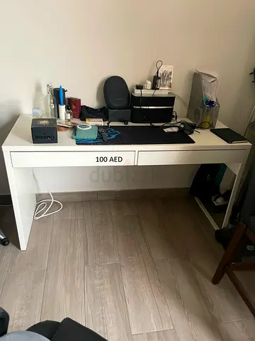 White modern writing desk - good condition