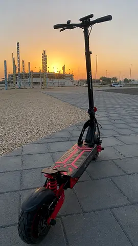 Dual-motor Electric Scooter — Good Condition, Ready to Ride