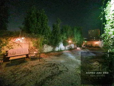 فرصة استثمارية مميزة للبيع فيلا بيت عربي مؤجر بالكامل في ليوارة البستان عجمان، مساحة 3700 قدم، 12 غرفة ومكتب، دخل سنوي ثابت، شامل الأثاث والأجهزة.