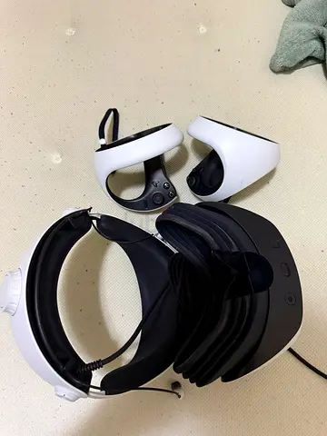 PSVR2 (PlayStation VR2) Headset with Controllers - Good Condition