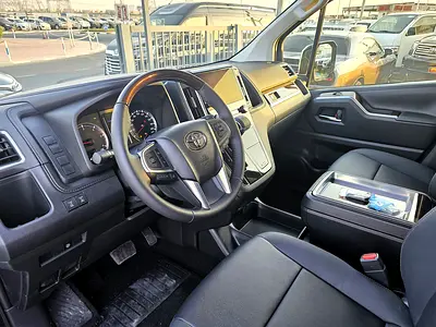 صورة 8 لـ 2025 Toyota GRANVIA