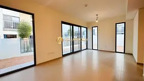 4 BR Villa | Luxurious | Well maintaned