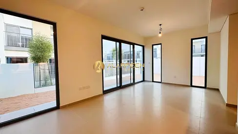 4 BR Villa | Luxurious | Well maintaned