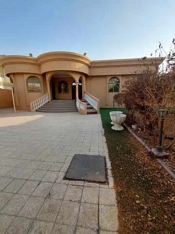 SPACIOUS 4-BEDROOM VILLA FOR RENT IN AL QASIMIA , Sharjah