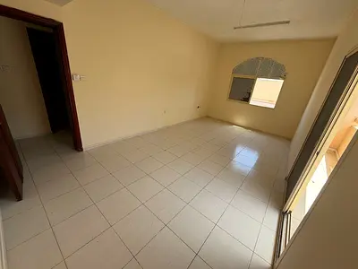 شقة غرفة وصالة بمساحة كبيرة في ثاني صف من كورنيش عجمان، تتميز بصالة منفصلة وبلكونة بإطلالة ممتازة، مع 2 حمام وشقة مضيئة بالكامل وتقسيمات ممتازة.