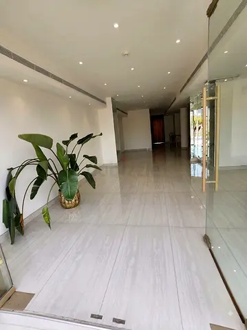 ​Luxury Commercial Villa in Umm Suqeim | High-Visibility Glass Frontage | Ideal for Boutique