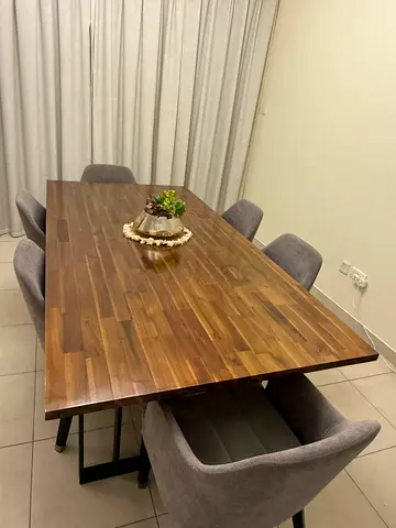 Solid Wood Dining Table with 6 Upholstered Chairs – Excellent Condition (Price for Table+6 chairs)