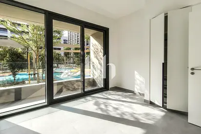 Direct Pool View | Bright & Spacious | Balcony