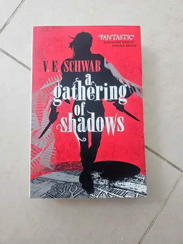 Book A gathering of shadows- Ve Schwab