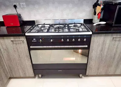 Smeg 90cm Concerto Freestanding Cooker with Gas Hob 5 Burners Multifunction Oven, Black