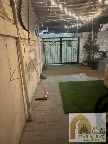 Villa for annual rent in Al Hazana area. The villa is fully furnished, consisting of two floors, 4 bedrooms, 3 bathrooms, a living room, and a majlis.