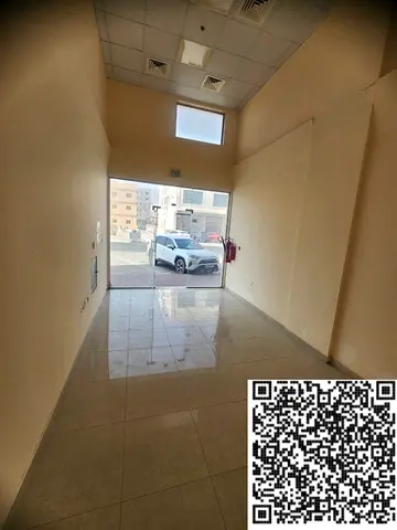 محل مساحته واسعه / موقع استراتيجي / ميزانيين / على مخرج دبي