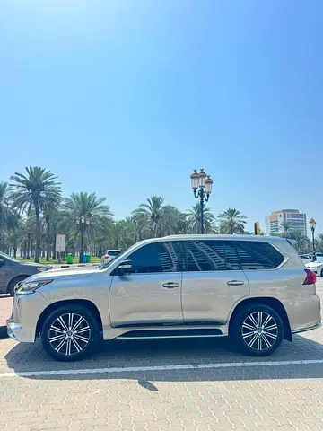 صورة 4 لـ 2019 Lexus LX-SERIES