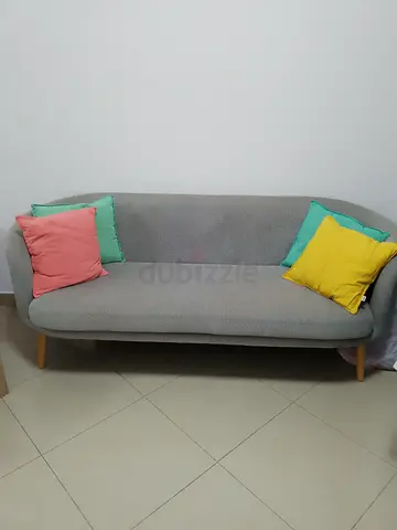 3-seater grey fabric sofa with wooden legs