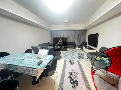 فرش كامل-مسبح-جيم-باركن-اطلاله مفتوحه-غرفه خادمه-خزائن فى الحائط-تشطيب ممتاز-ارقى تاور فى عجمان-قريب جميع خدمات