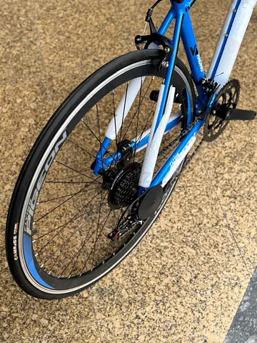Blue road/commuter bike - good condition, lightweight frame
