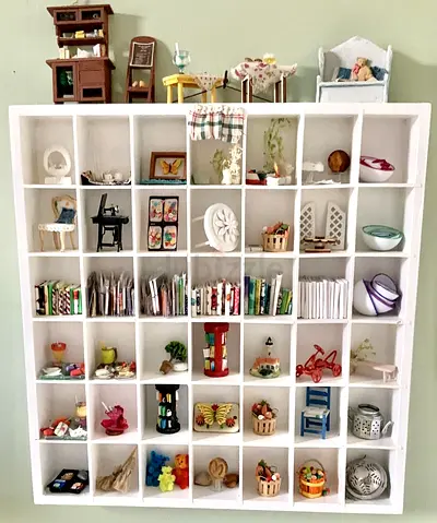 Trinket shelve