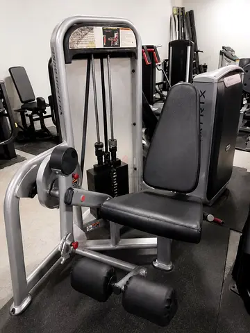 Matrix Seated Leg Extension / Leg Curl Gym Machine - Good Condition
