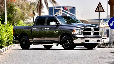 Dodge Ram 1500 SLT V6 2020 ( Classic edition ) Gcc specs .