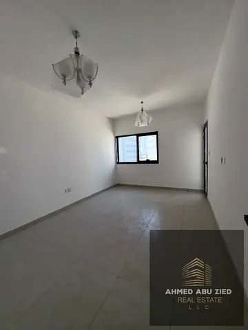 اول ساكن / غرفتين نوم بتشطيب مودرن / صاله كبيره / بلكونه مفتوحه / مطبخ واسع /تكيف مركزي / لوكيشن مميز جدا قريب لمدرسه الحكمه / تسهيلات في الدفعات