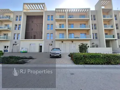 Very Huje Spacious Appartment With Balcony &Wardrobes