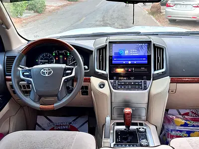 صورة 8 لـ 2015 Toyota LAND CRUISER