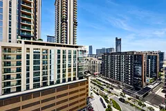 Luxury Furnished 1BR + Study | The Crest