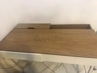Desk excellent condition