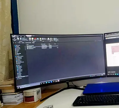 31.5 Inch 165Hz Smooth Gaming — Acer Nitro Curved Monitor in Excellent Condition for 500 AED!
