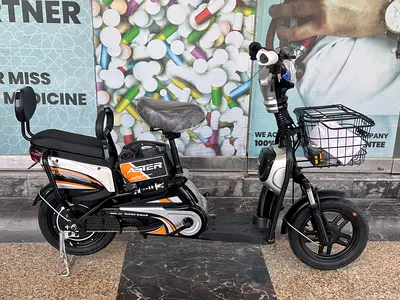 Compact electric scooter 16 size / e-bike with basket and rear seat