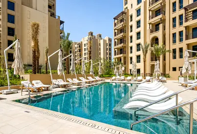 Fully furnished |Contemporary Living| Beach access