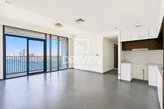 Ready to Move in | Mid Floor | Open Plan Layout