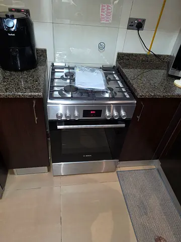 Bosch Serie 4 Freestanding Cooker features a stainless steel finish, a digital LED timer display,