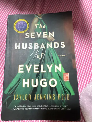 The Seven Husbands of Evelyn Hugo - Paperback Novel