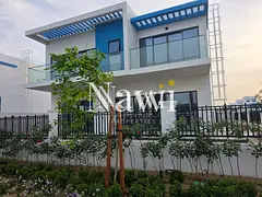 Single Row | Vacant 6 Bedroom | Ready Move-in