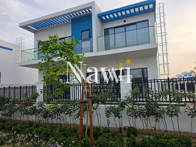 Single Row | Vacant 6 Bedroom | Ready Move-in