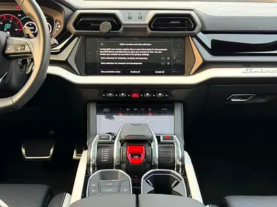 2025 Lamborghini URUS thumbnail 15