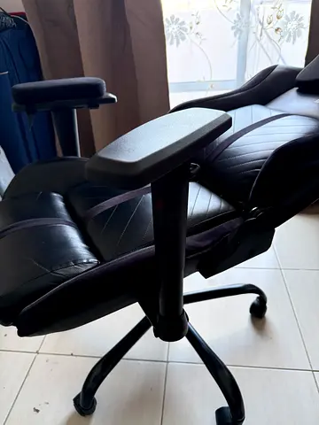 Urgent sale office & gaming chair with armrests and swivel base