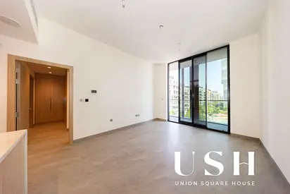 Well-Appointed 1 Bedroom Apartment in a Lively Neighborhood