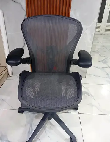 Herman Miller Aeron remastered size B fully loaded
