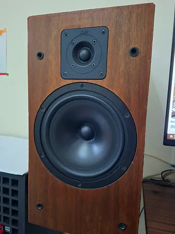 Kef c60 vintage bookshelf speaker.