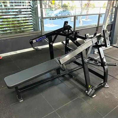 HAMMER STRENGTH
ISO-LATERAL HORIZONTAL BENCH PRESS