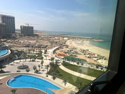 Beach Access- Sea view - Mid floor- Furnished