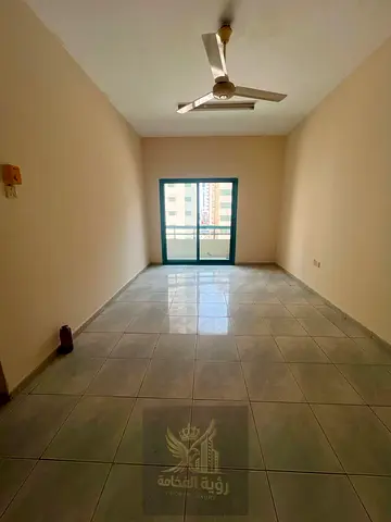 شقة غرفتين وصالة للإيجار السنوي في القاسمية الند بلكونة و2 حمام تكييف مركزي وغاز مركزي موقع مميز قريب من الخدمات والمواصلات الدفع على 4 أو 6 دفعات