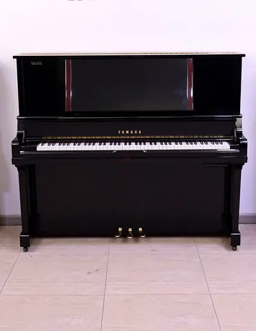 Yamaha upright Piano YU5 sz